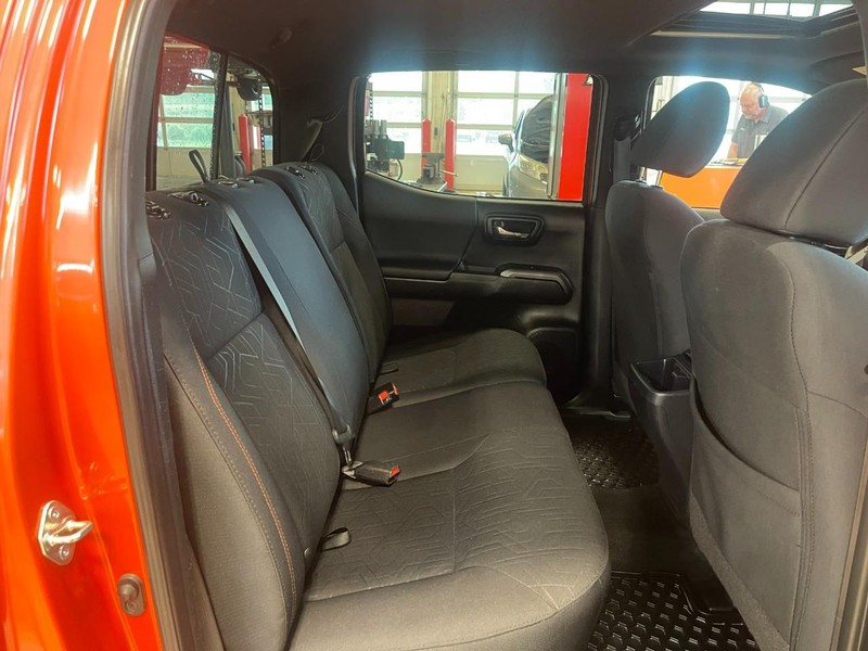Toyota Tacoma Vehicle Image 13