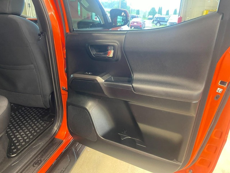 Toyota Tacoma Vehicle Image 14