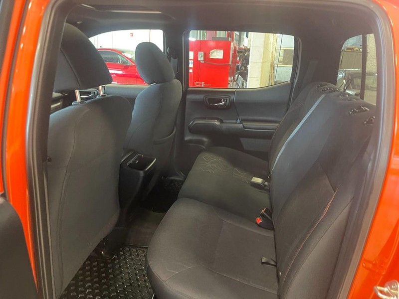 Toyota Tacoma Vehicle Image 15