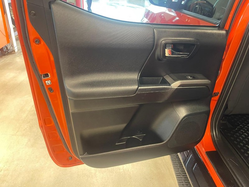 Toyota Tacoma Vehicle Image 16