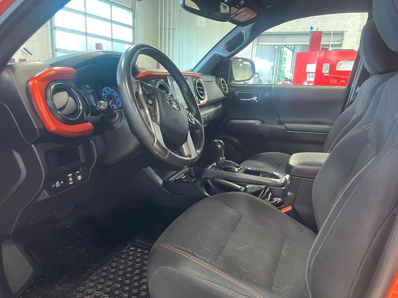 Toyota Tacoma Vehicle Image 17