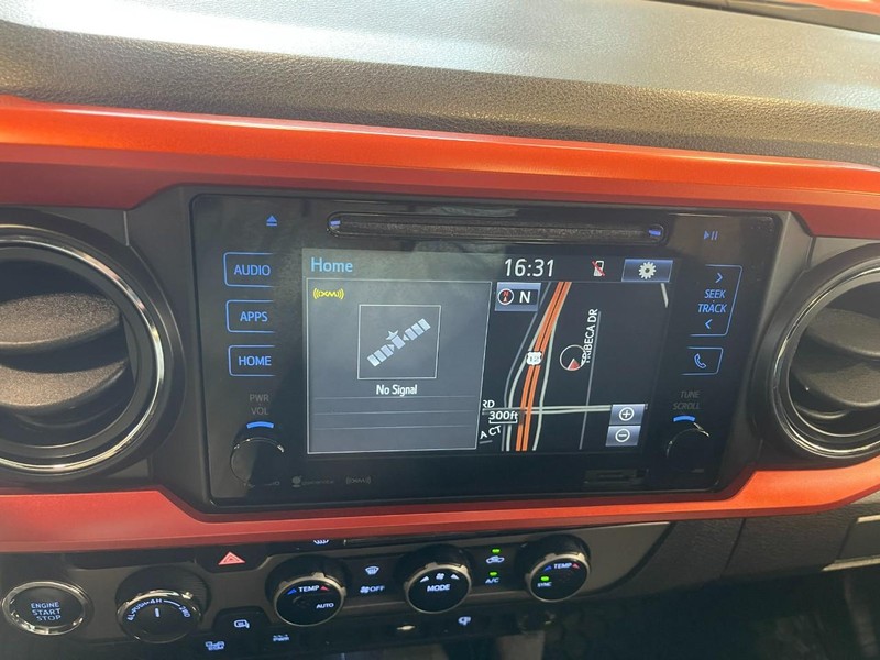 Toyota Tacoma Vehicle Image 26