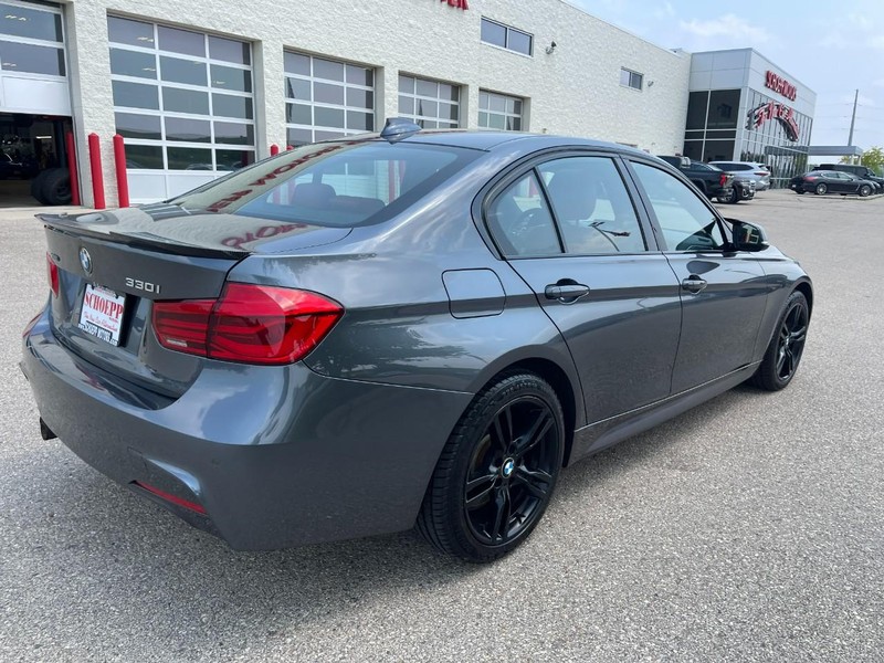 BMW 3 Series Vehicle Image 03