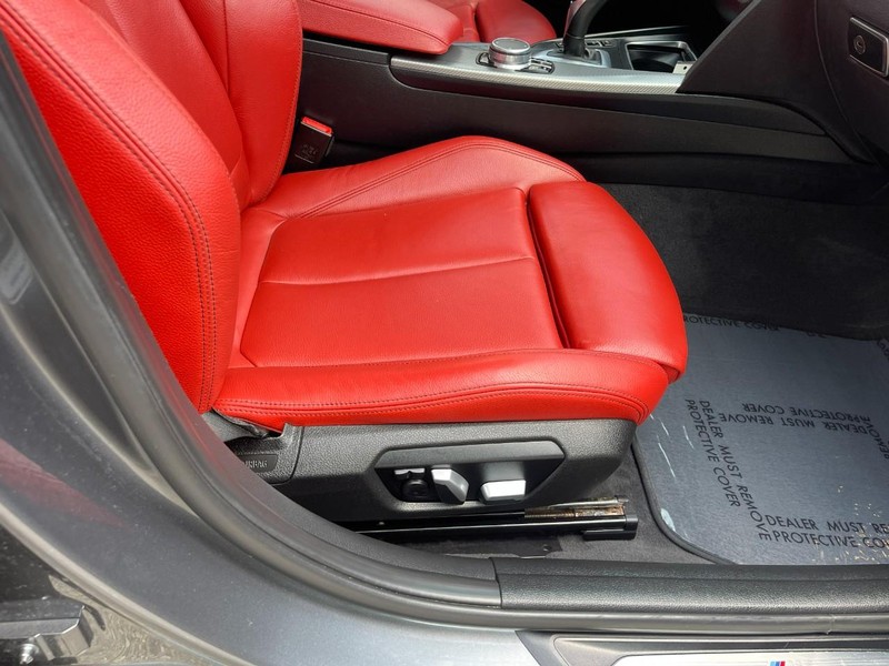 BMW 3 Series Vehicle Image 09