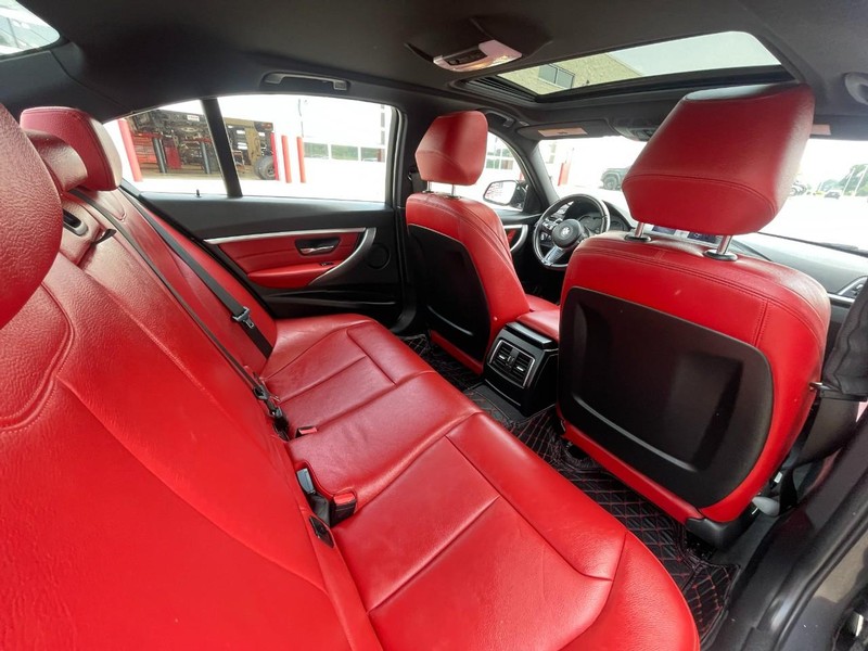 BMW 3 Series Vehicle Image 12