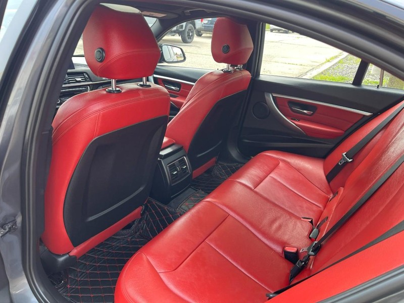 BMW 3 Series Vehicle Image 15
