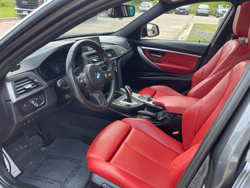 BMW 3 Series Vehicle Image 17