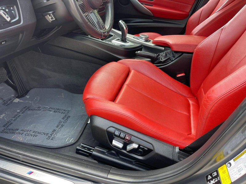BMW 3 Series Vehicle Image 18