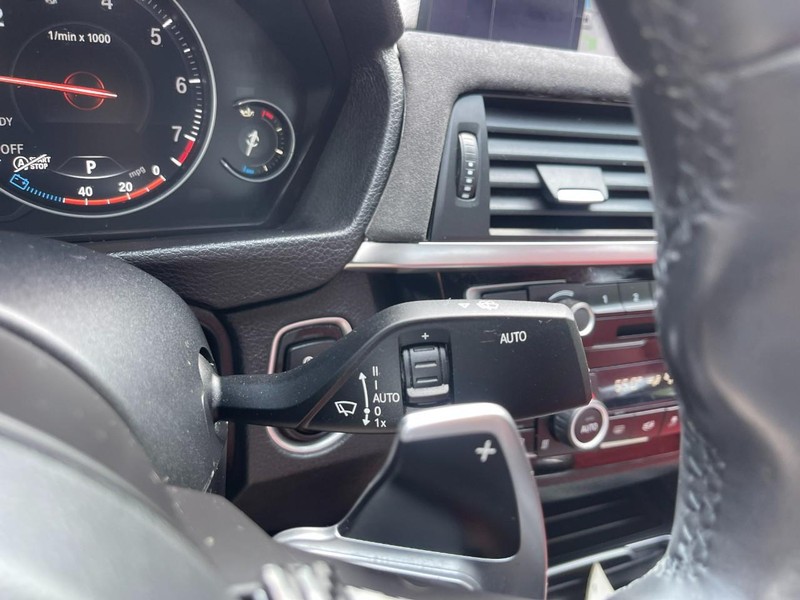 BMW 3 Series Vehicle Image 26