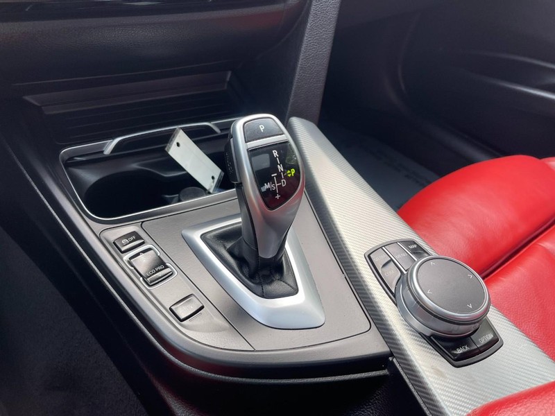 BMW 3 Series Vehicle Image 28