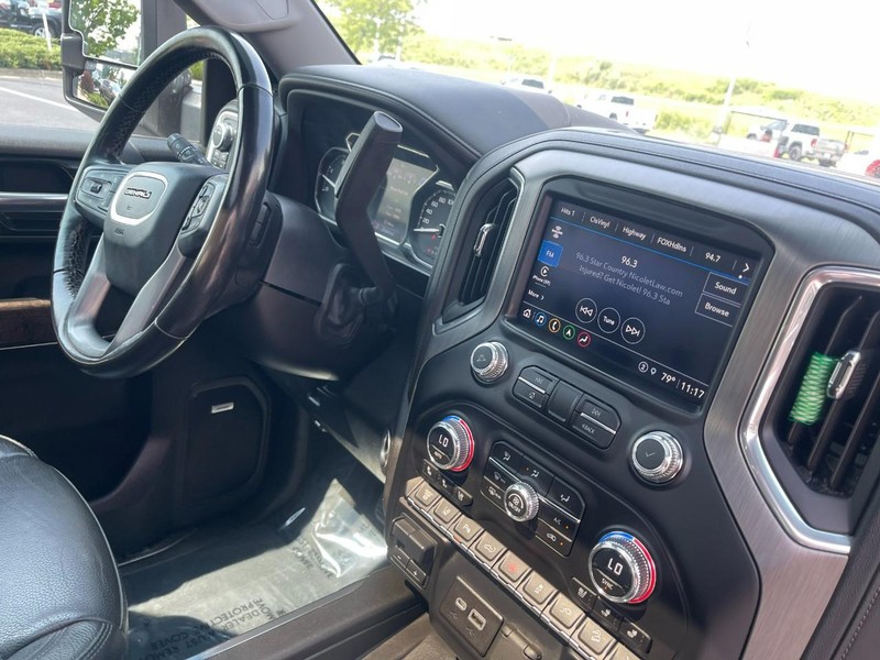 GMC Sierra 2500HD Vehicle Image 12