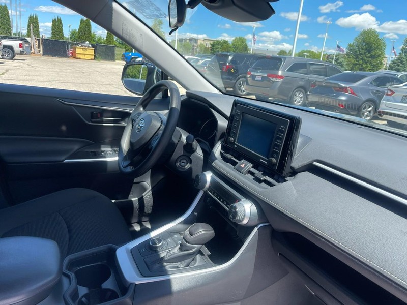 Toyota RAV4 Hybrid Vehicle Image 02