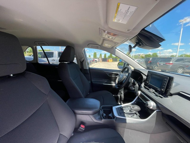 Toyota RAV4 Hybrid Vehicle Image 03