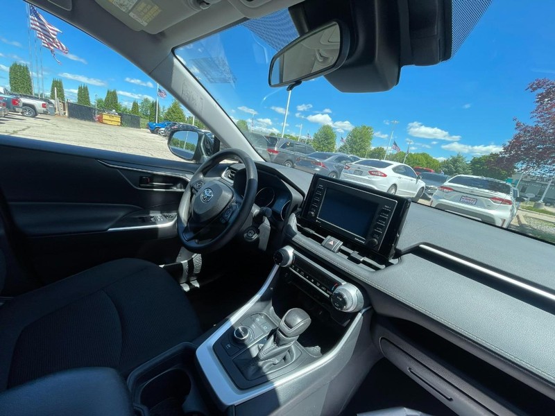 Toyota RAV4 Hybrid Vehicle Image 04