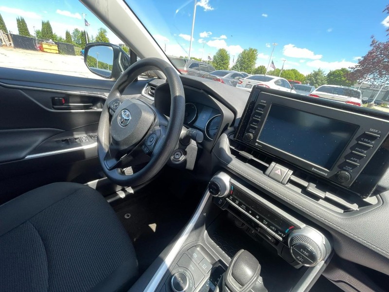 Toyota RAV4 Hybrid Vehicle Image 06