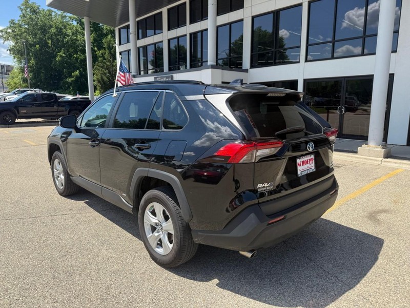 Toyota RAV4 Hybrid Vehicle Image 07