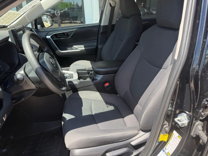 Toyota RAV4 Hybrid Vehicle Image 09