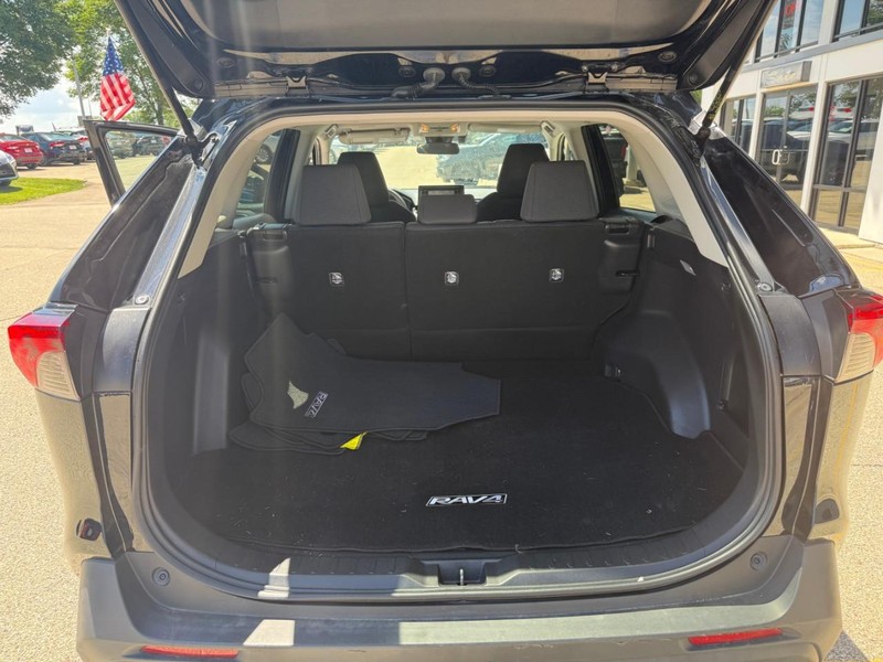 Toyota RAV4 Hybrid Vehicle Image 13