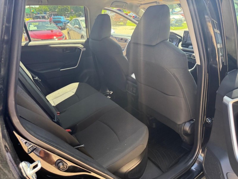 Toyota RAV4 Hybrid Vehicle Image 15