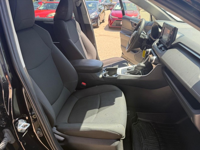 Toyota RAV4 Hybrid Vehicle Image 16