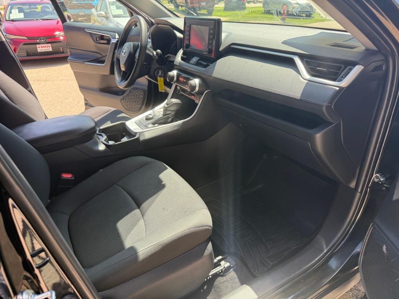 Toyota RAV4 Hybrid Vehicle Image 17