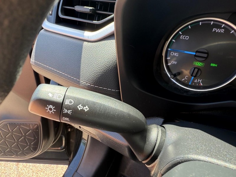 Toyota RAV4 Hybrid Vehicle Image 21