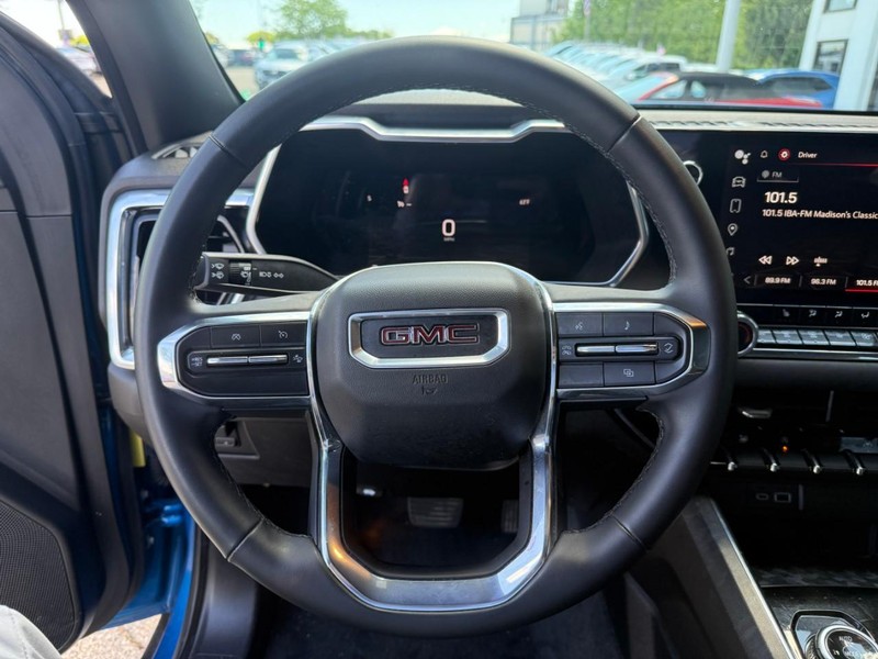 GMC Canyon Vehicle Image 16