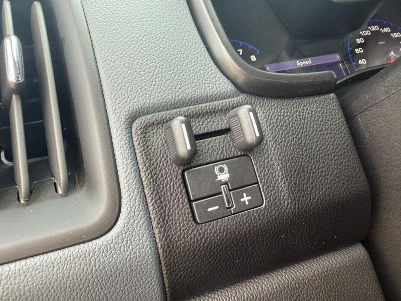 Chevrolet Colorado Vehicle Image 19