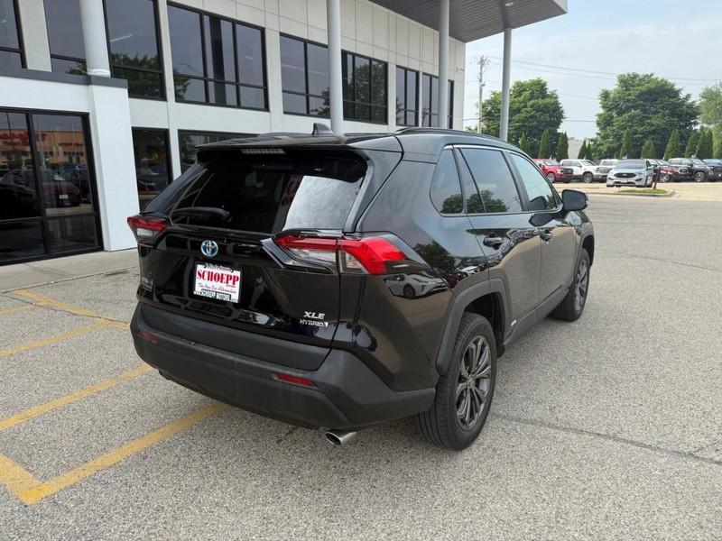 Toyota RAV4 Hybrid Vehicle Image 05