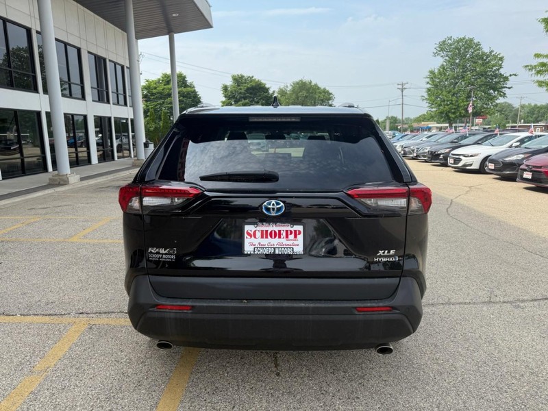 Toyota RAV4 Hybrid Vehicle Image 06