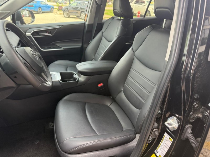Toyota RAV4 Hybrid Vehicle Image 09