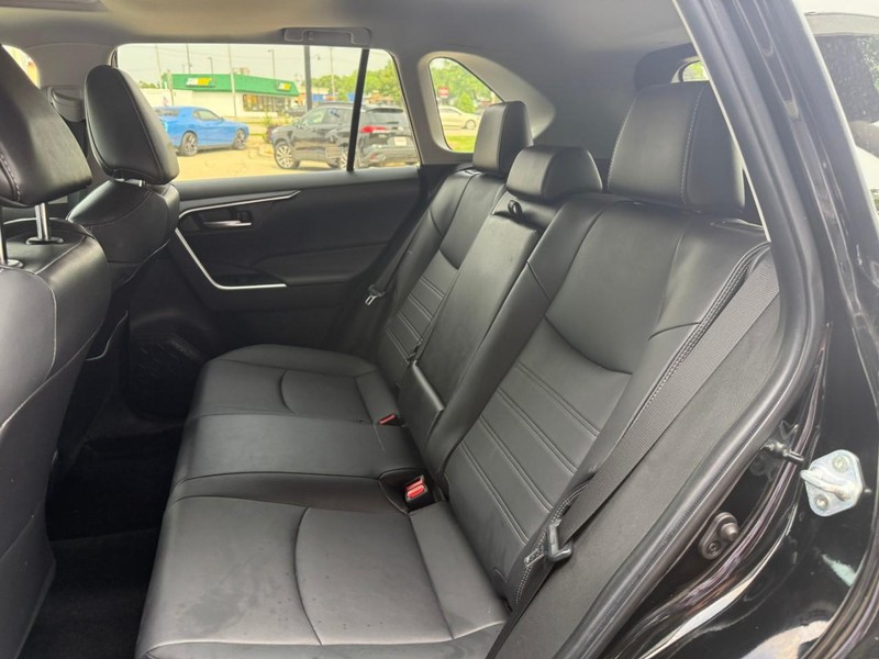 Toyota RAV4 Hybrid Vehicle Image 11