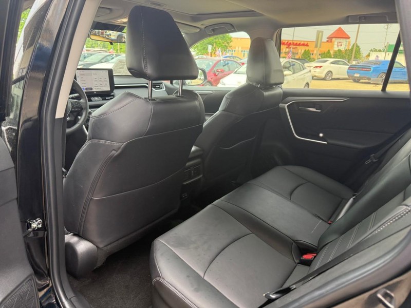 Toyota RAV4 Hybrid Vehicle Image 12