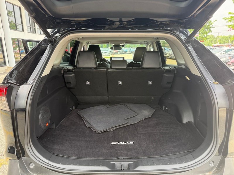Toyota RAV4 Hybrid Vehicle Image 13