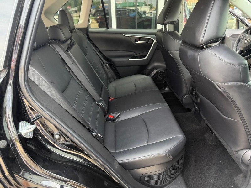 Toyota RAV4 Hybrid Vehicle Image 15