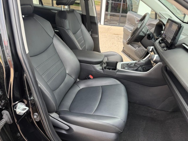 Toyota RAV4 Hybrid Vehicle Image 17