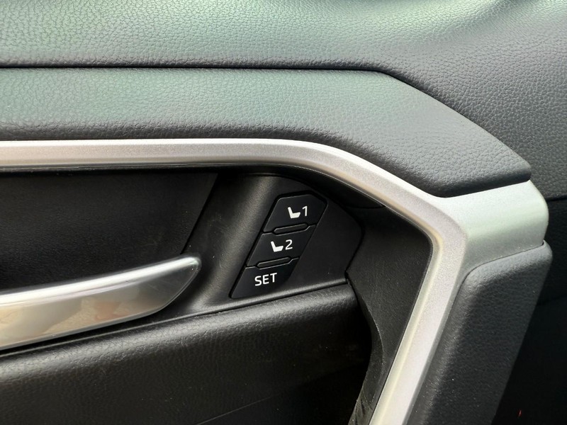 Toyota RAV4 Hybrid Vehicle Image 19