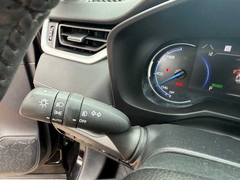 Toyota RAV4 Hybrid Vehicle Image 23