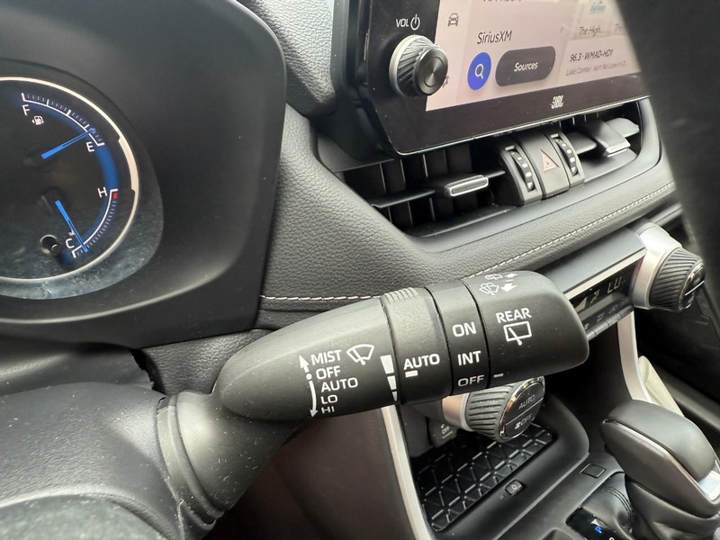 Toyota RAV4 Hybrid Vehicle Image 24