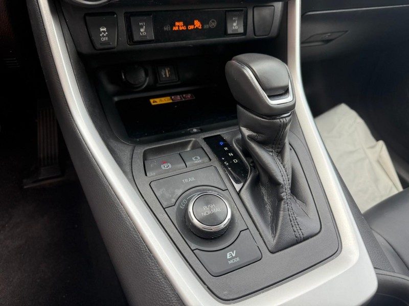 Toyota RAV4 Hybrid Vehicle Image 29