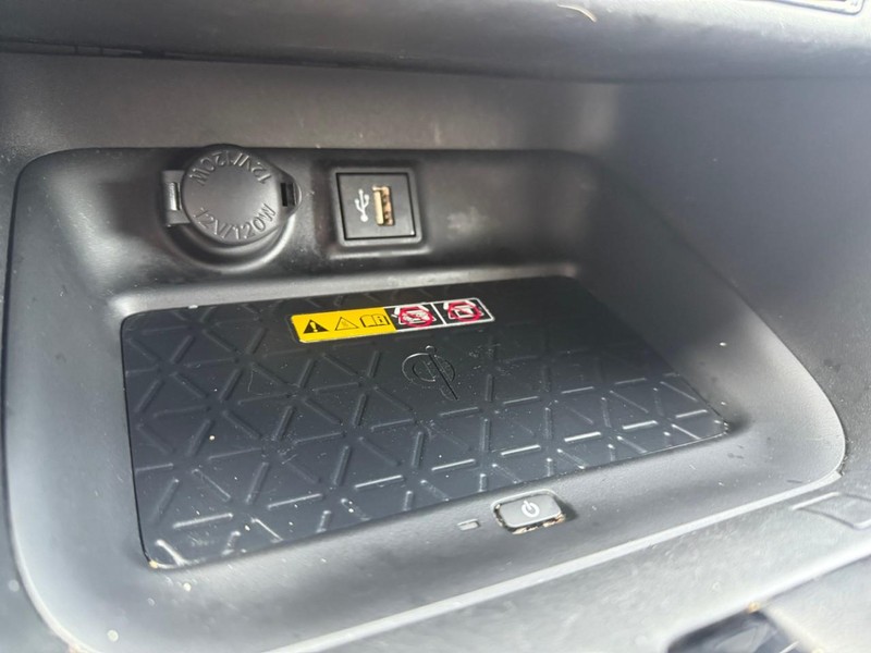 Toyota RAV4 Hybrid Vehicle Image 30