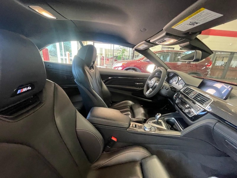 BMW M4 Vehicle Image 04