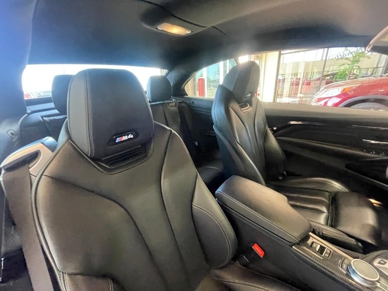 BMW M4 Vehicle Image 05