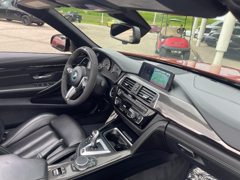 BMW M4 Vehicle Image 09