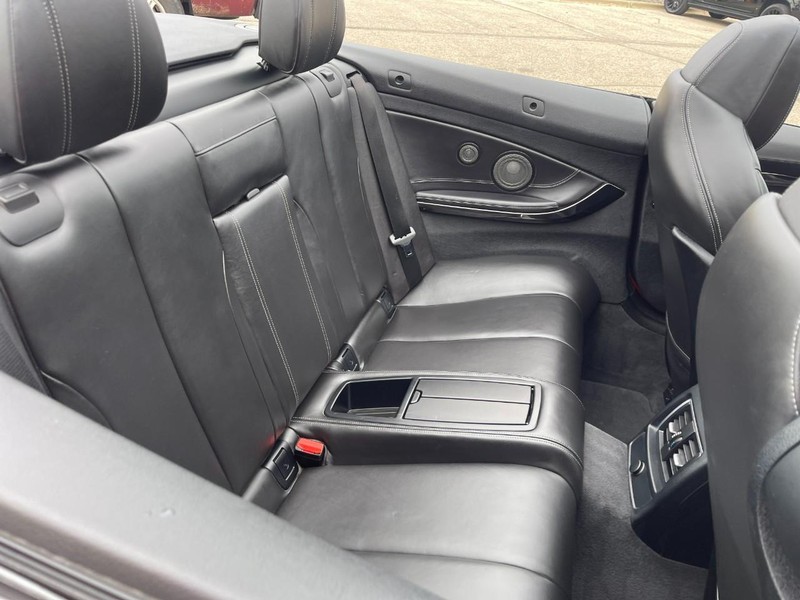 BMW M4 Vehicle Image 12
