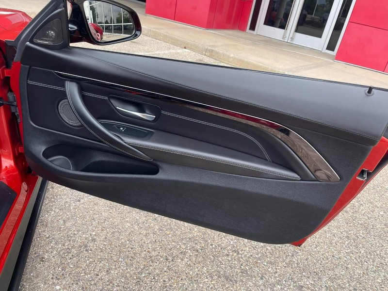 BMW M4 Vehicle Image 13