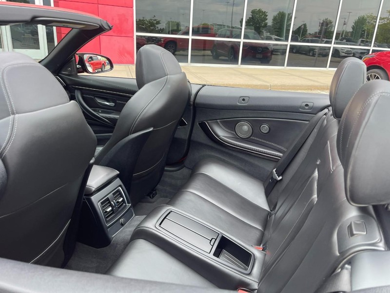 BMW M4 Vehicle Image 17