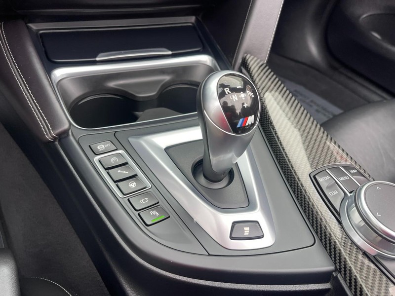BMW M4 Vehicle Image 30