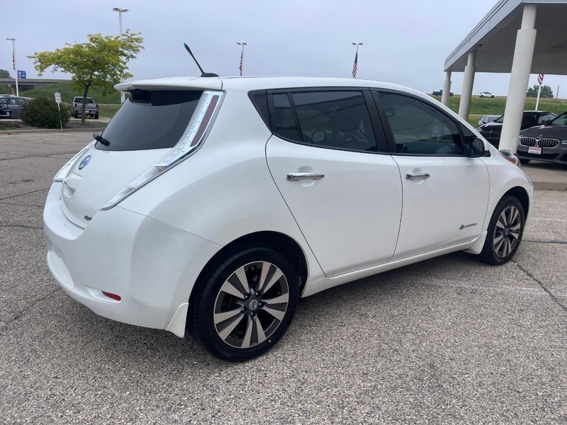 Nissan LEAF Vehicle Image 03