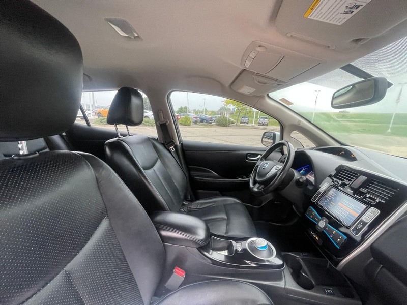 Nissan LEAF Vehicle Image 07